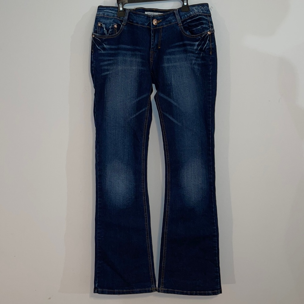 Landeo Jeans Denim Division Woman’s Stretch w/Faux Diamond Studs Jeans Size 30